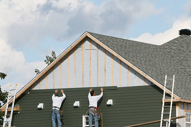Professional Siding technician working in Hammondsville, OH